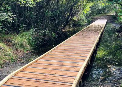 Réalisation de ponton bois pour chemin de randonnée GR06-Salles